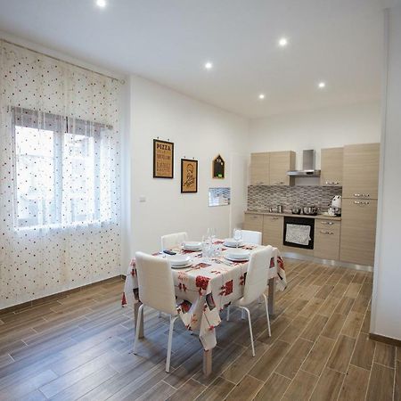 Marta House Apartment Наполи Екстериор снимка
